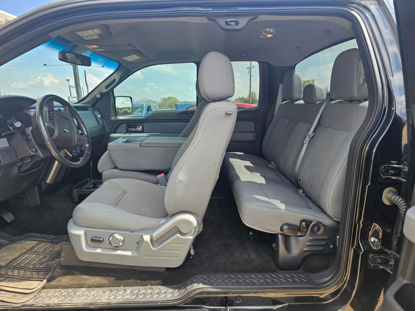 2013 BLACK Ford F-150 XLT SuperCab 8-ft. Bed 2WD (1FTEX1CM6DK) with an 3.7L V6 DOHC 24V engine, 6-Speed Automatic transmission, located at 533 S Seven Points BLVD, Seven Points, TX, 75143, (430) 255-4030, 32.313999, -96.209351 - Photo#4